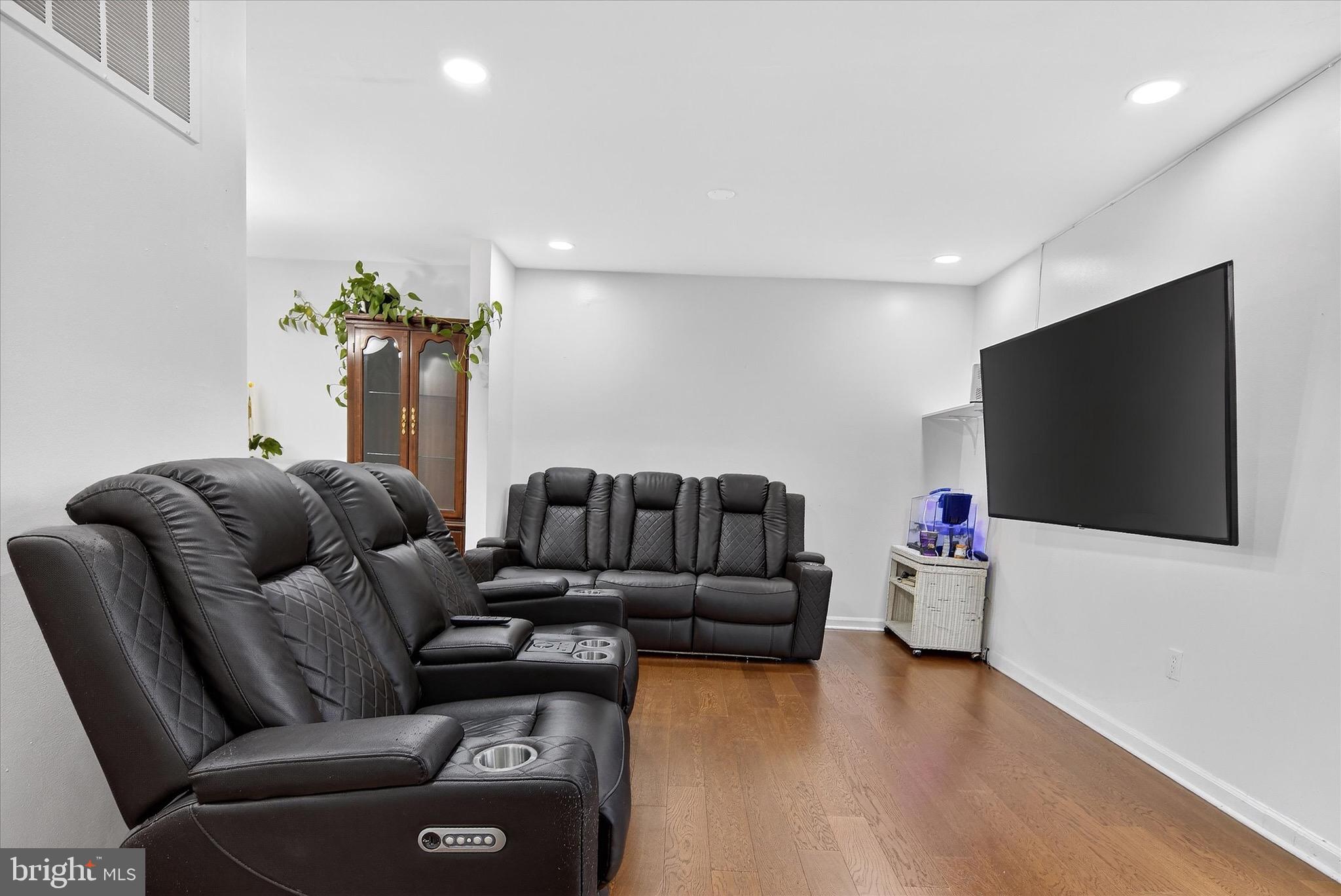 SORRELL COURT - Residential