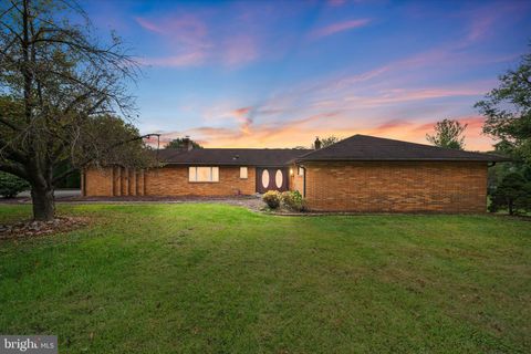 Photo of 102 Bridleshire Court, NEWARK, DE 19711 (MLS # DENC2090416)