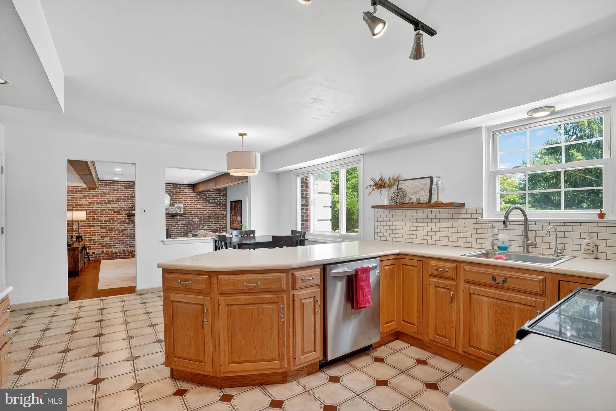 Collegeville, Pennsylvania 19426, United States, 5 Bedrooms Bedrooms, ,3 BathroomsBathrooms,Residential,Pending,204757