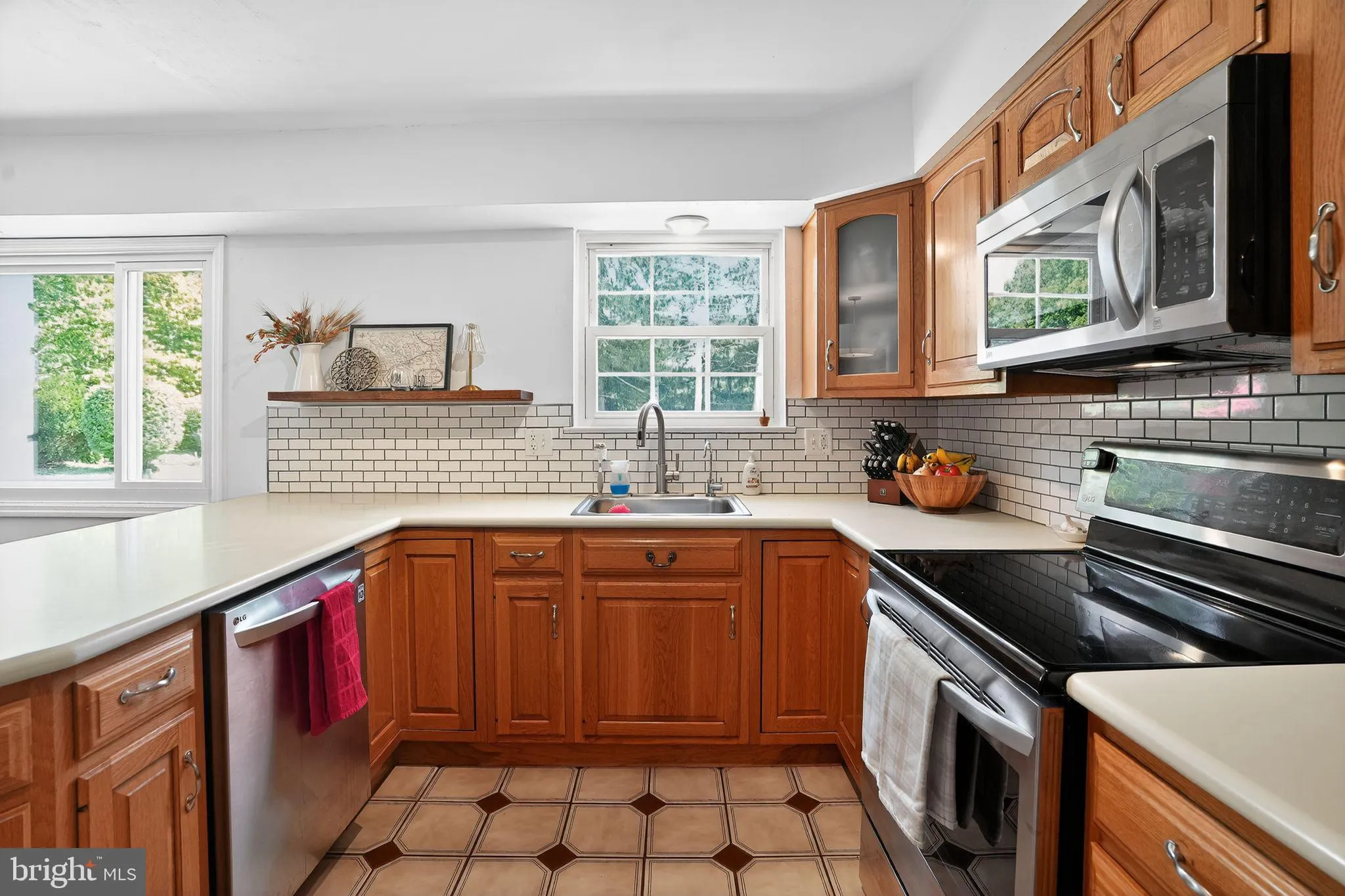 Collegeville, Pennsylvania 19426, United States, 5 Bedrooms Bedrooms, ,3 BathroomsBathrooms,Residential,Pending,204757