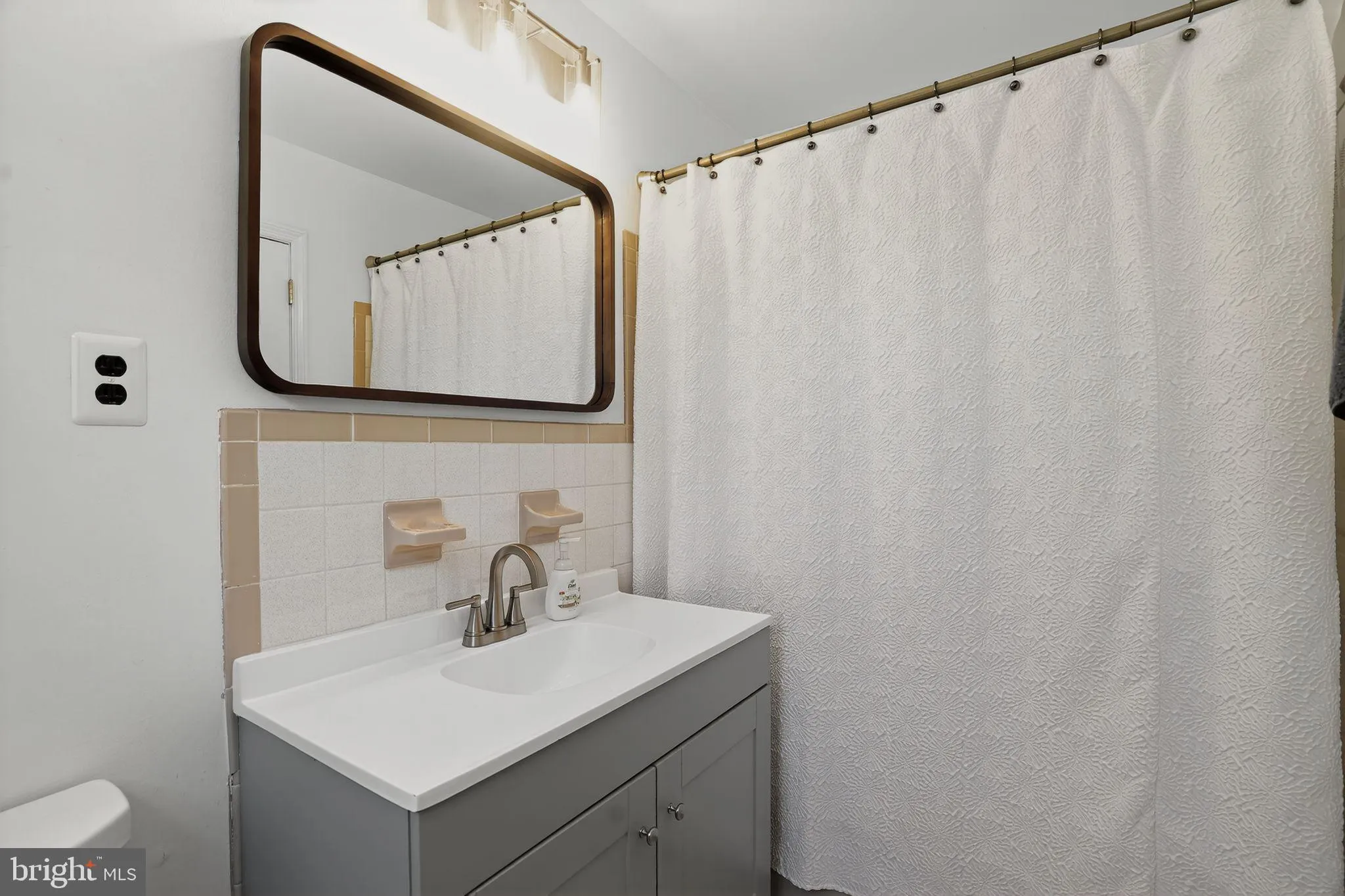 Collegeville, Pennsylvania 19426, United States, 5 Bedrooms Bedrooms, ,3 BathroomsBathrooms,Residential,Pending,204757