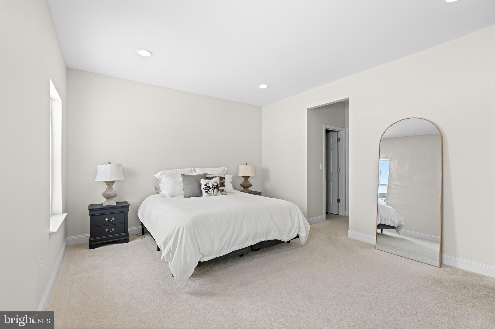 LINCOLN WOODS - Residential