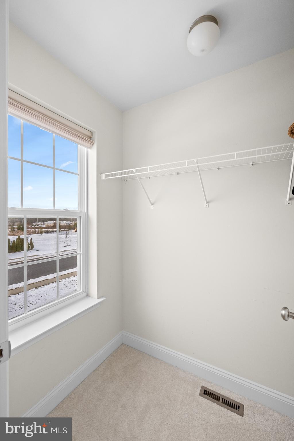 LINCOLN WOODS - Residential