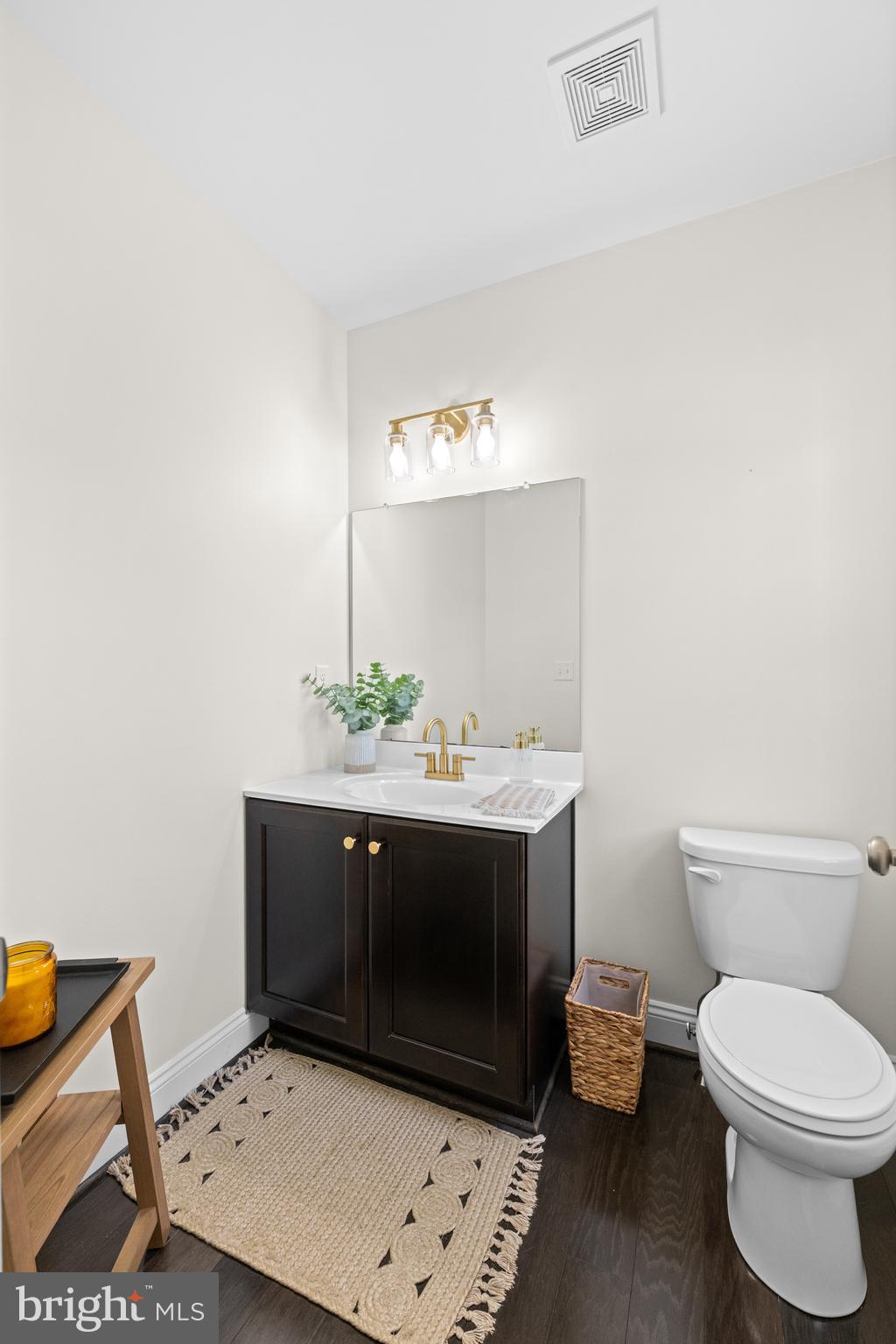 LINCOLN WOODS - Residential