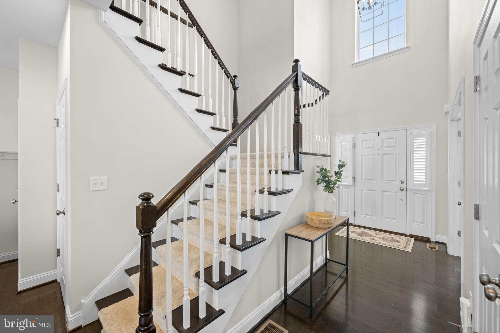 LINCOLN WOODS - Residential