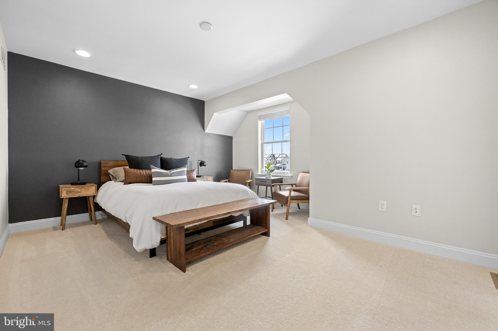 LINCOLN WOODS - Residential