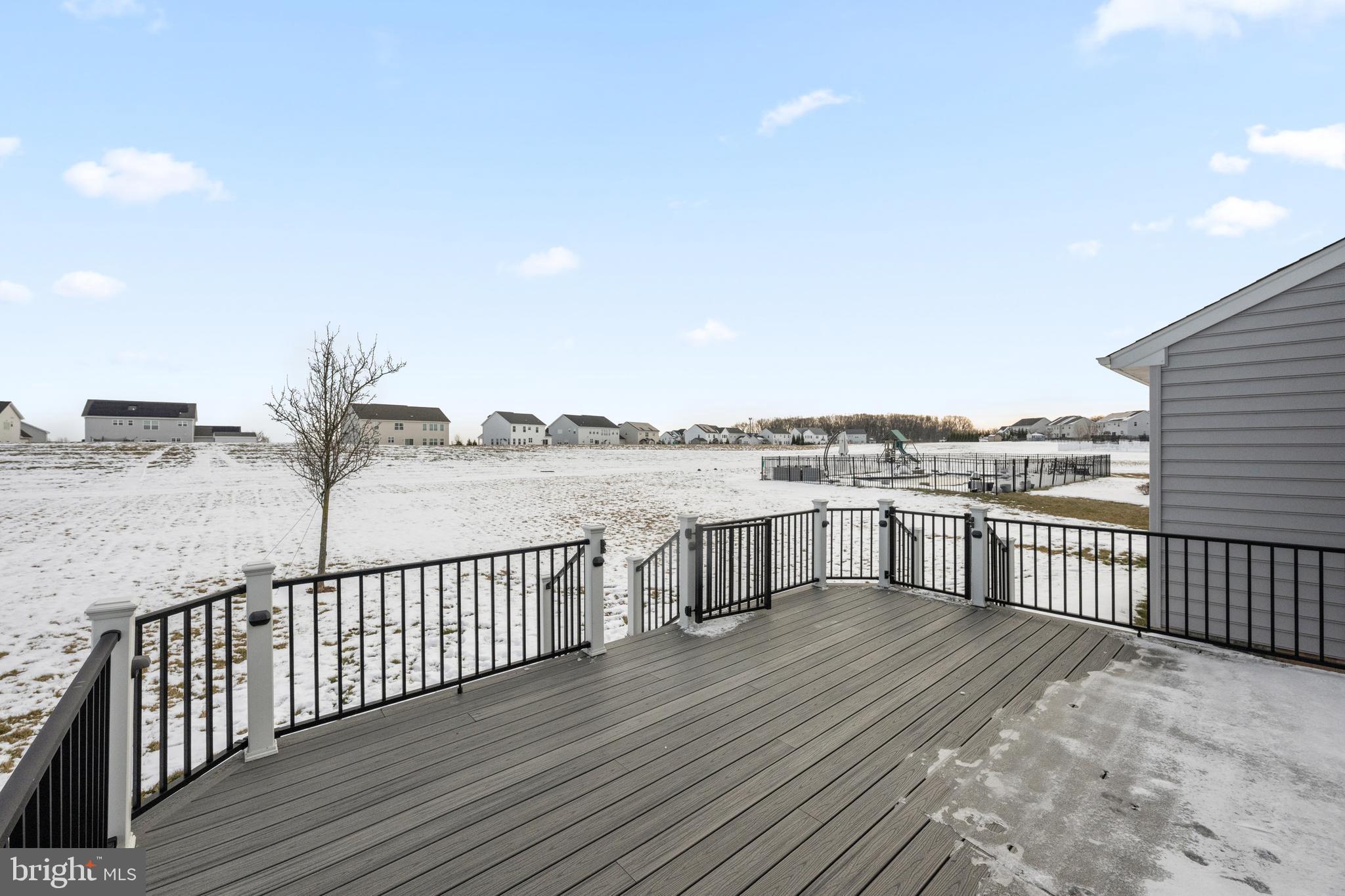 LINCOLN WOODS - Residential