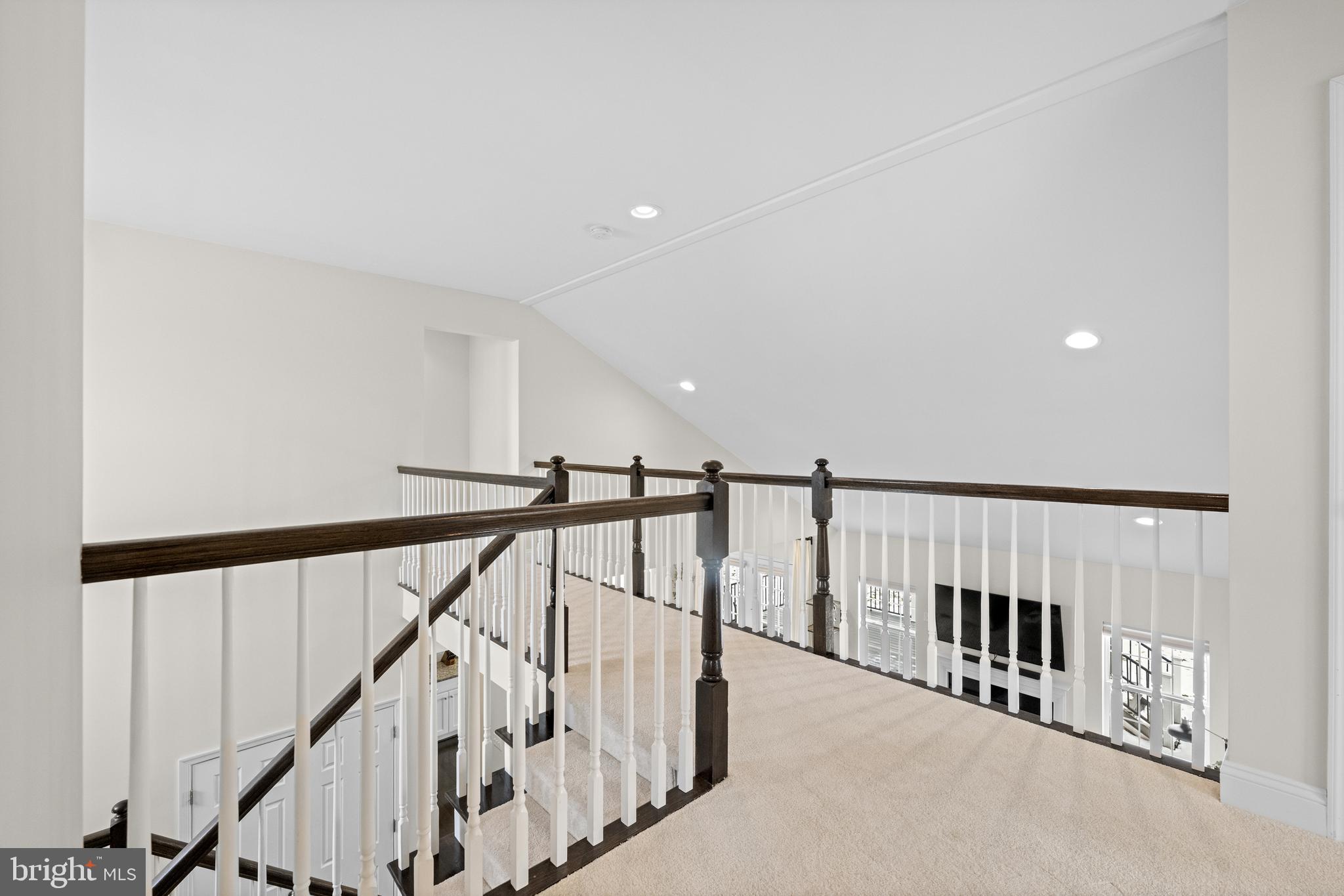 LINCOLN WOODS - Residential