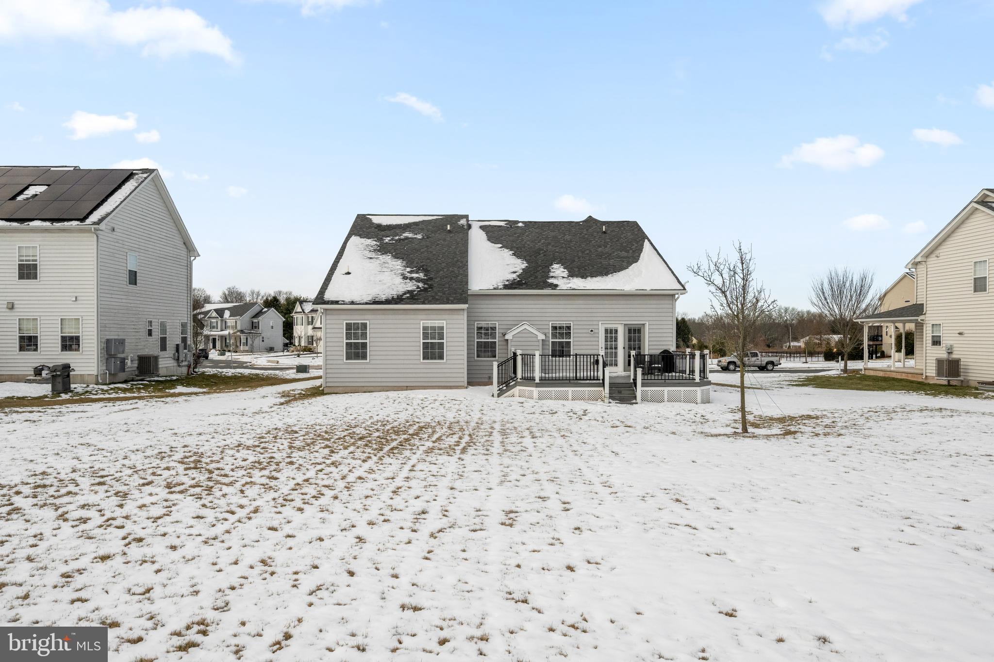 LINCOLN WOODS - Residential