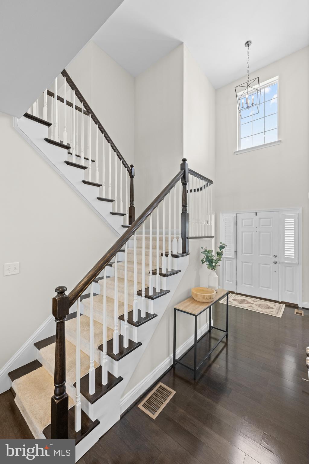 LINCOLN WOODS - Residential