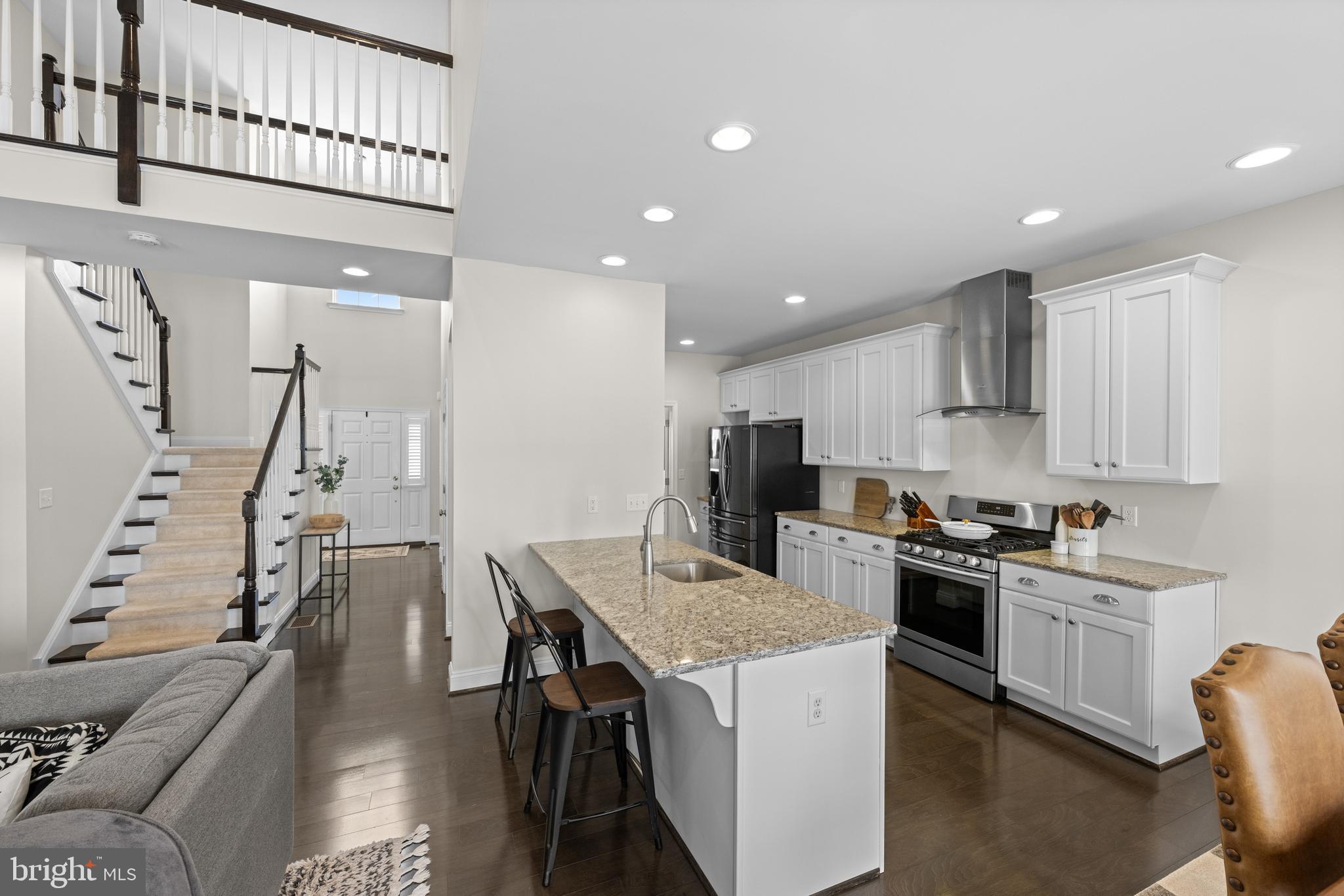 LINCOLN WOODS - Residential