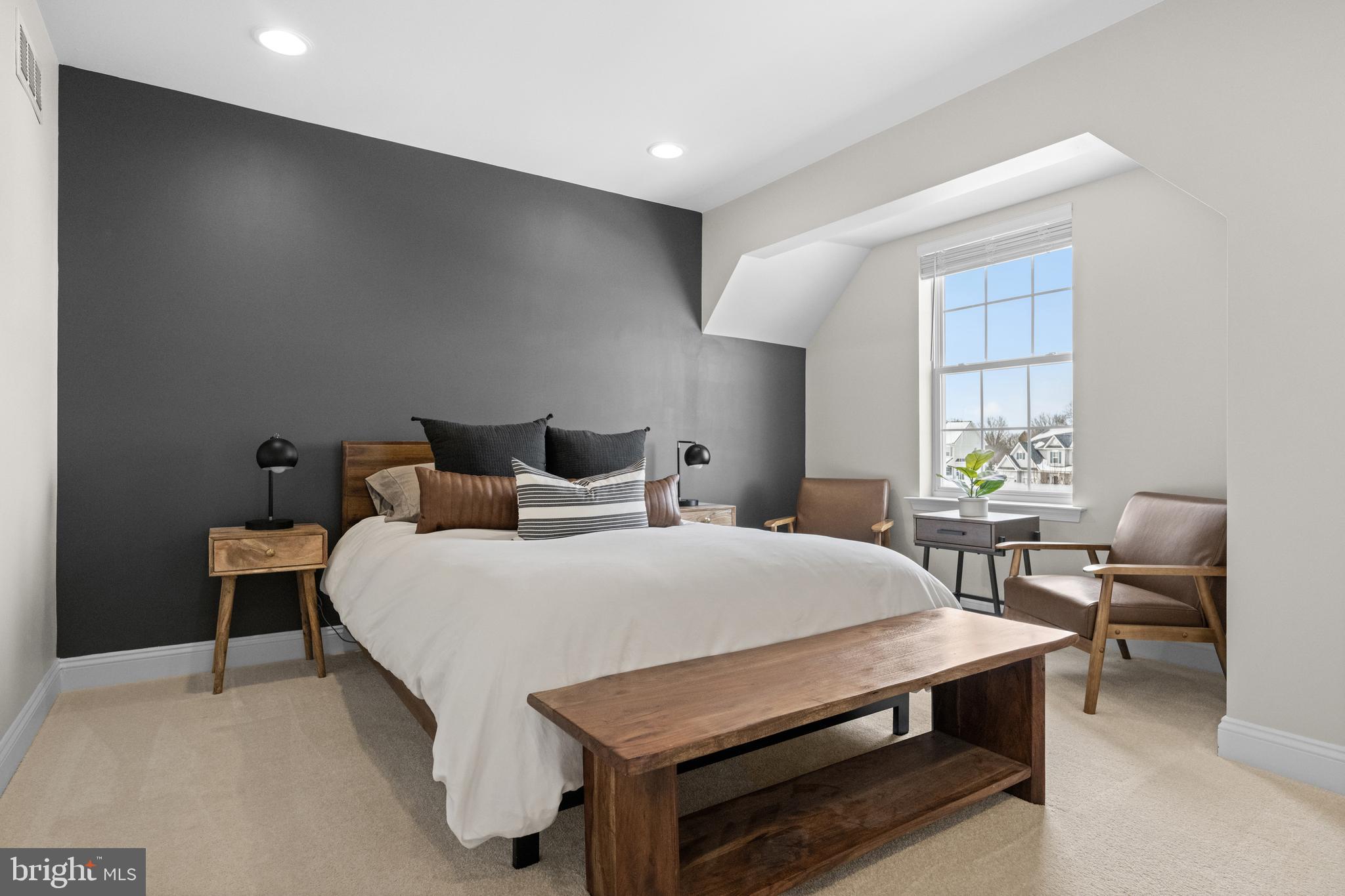 LINCOLN WOODS - Residential