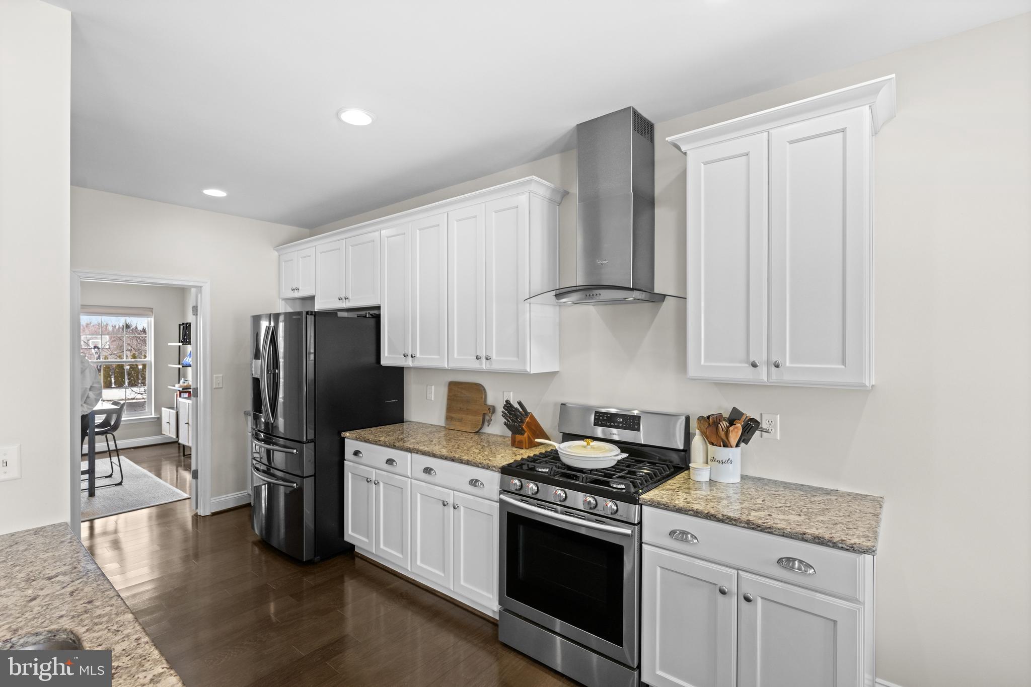 LINCOLN WOODS - Residential