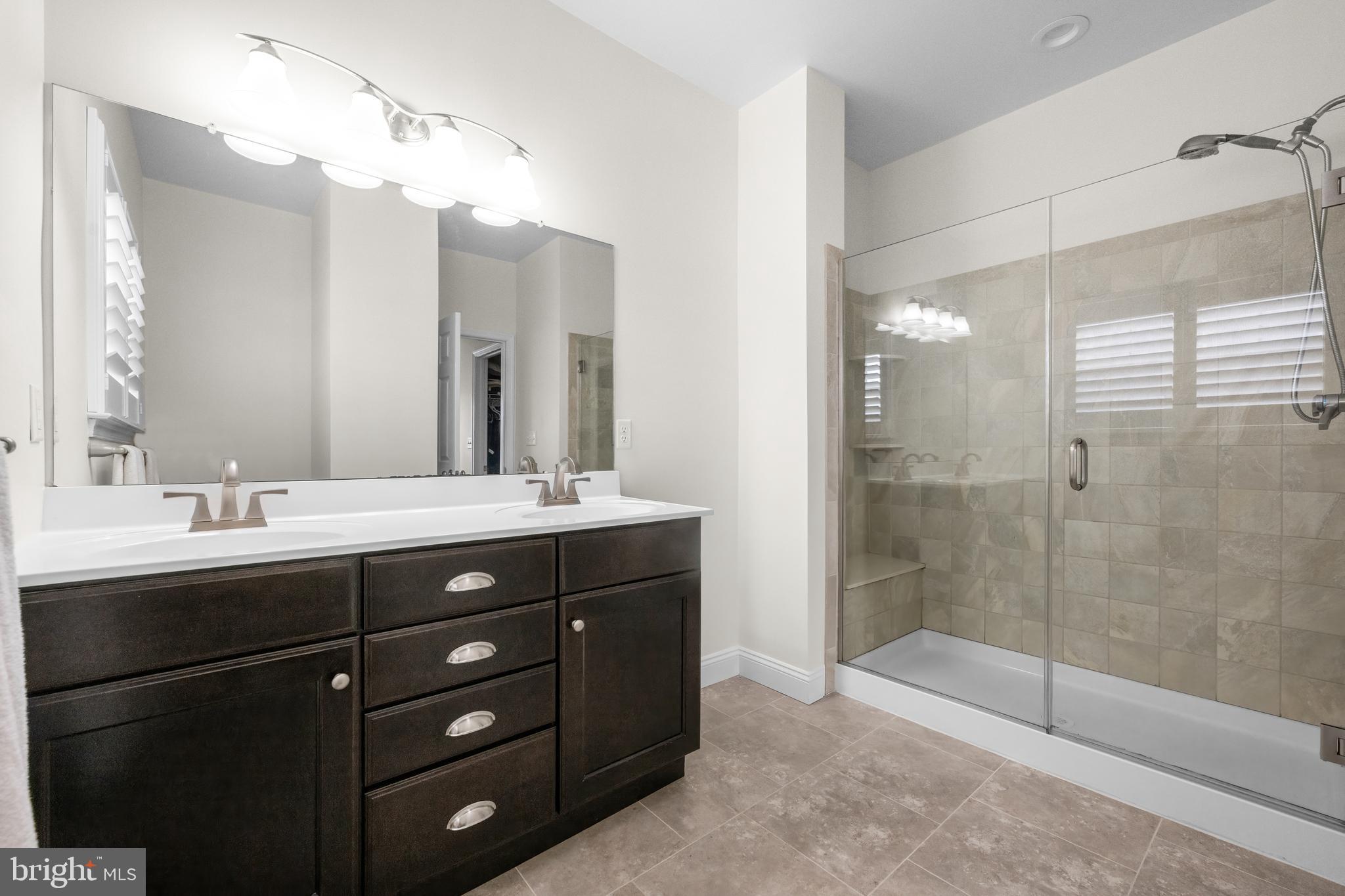 LINCOLN WOODS - Residential