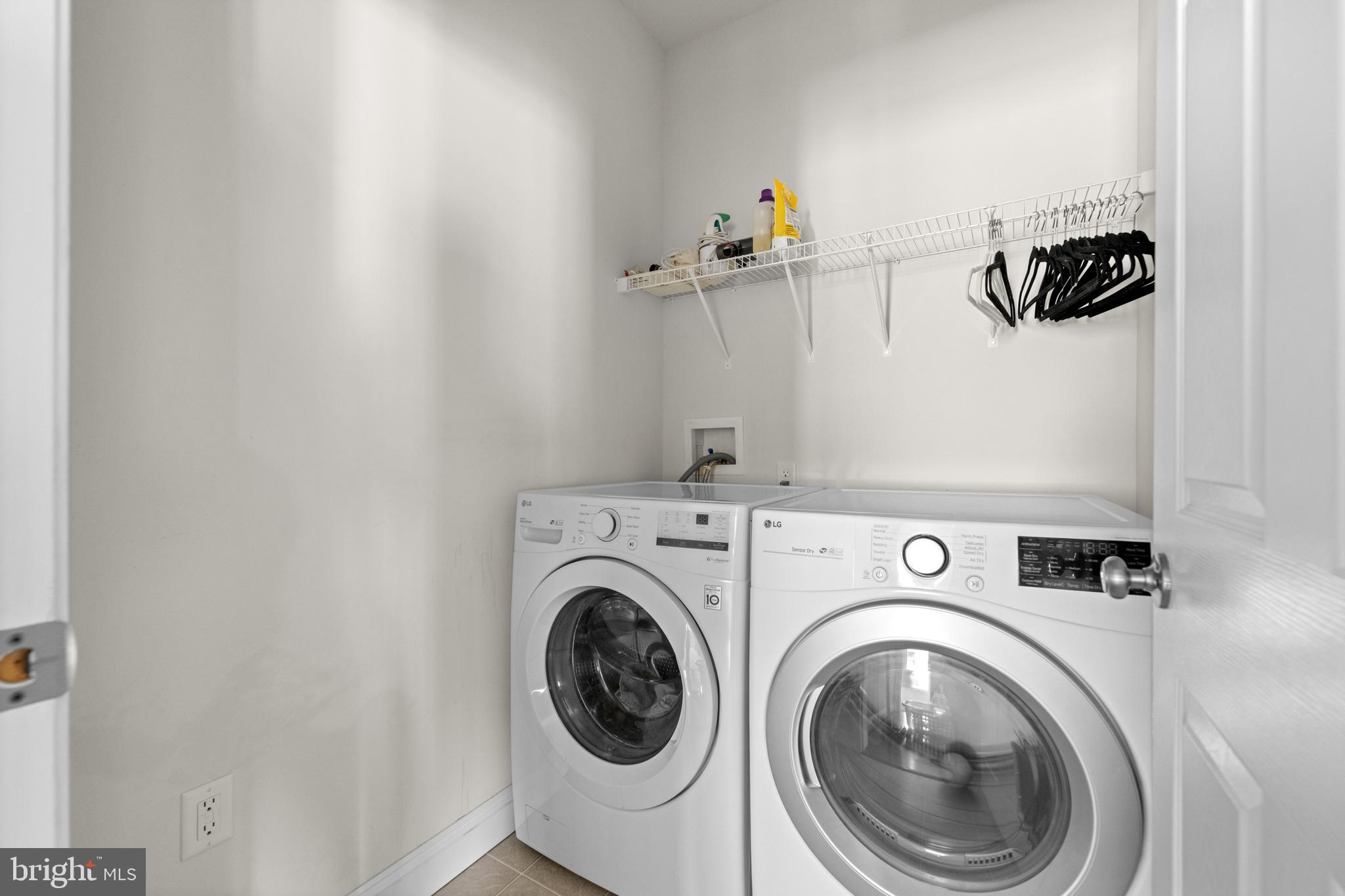 LINCOLN WOODS - Residential