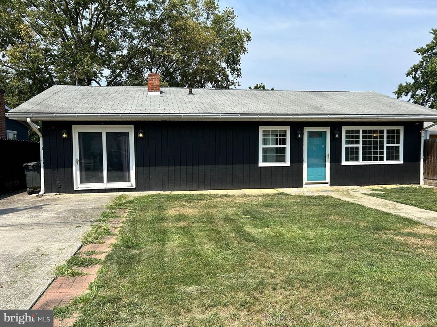 A great opportunity to get your foot in the door with a few personal touches to brighten it up and make it what you want. The structure and yard are amazing! A great place to call home in the Berkeley County area with NOHOA bring your chickens!  If you're a person who is also looking for your first flip this would be an easy one even an extra tub has been left for you. In the backyard there is a building that has been used as a hangout space and could be used as a studio or workshop or tiny apartment even. It is worth the look and you are sure to find it is worth the offer and won't make it long.