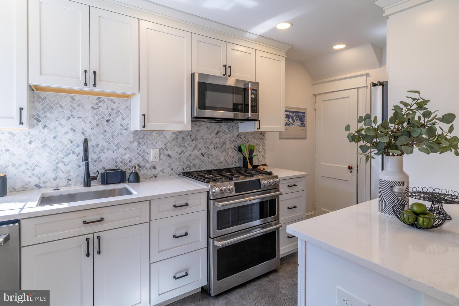 EAST FALLS - Residential