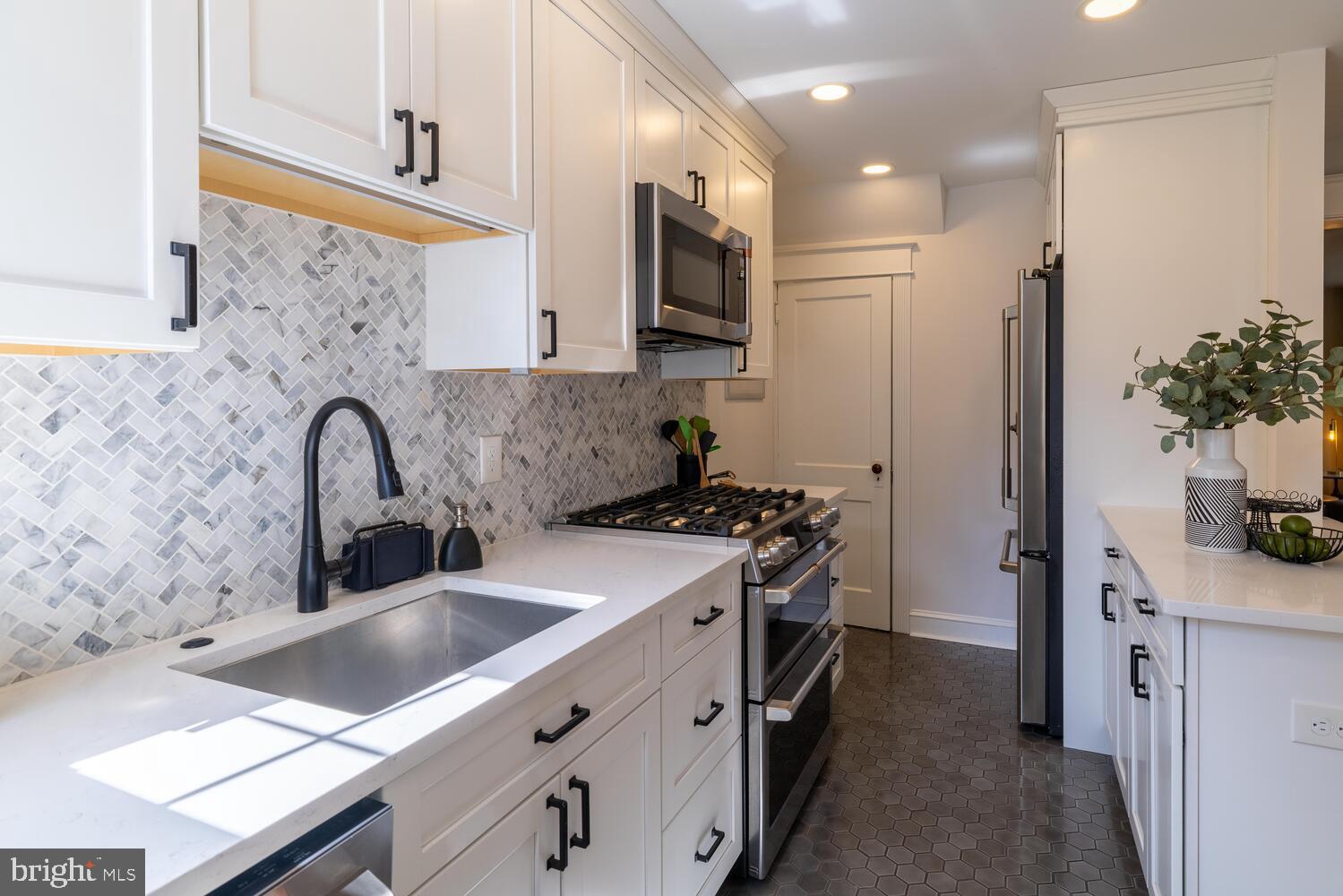 EAST FALLS - Residential