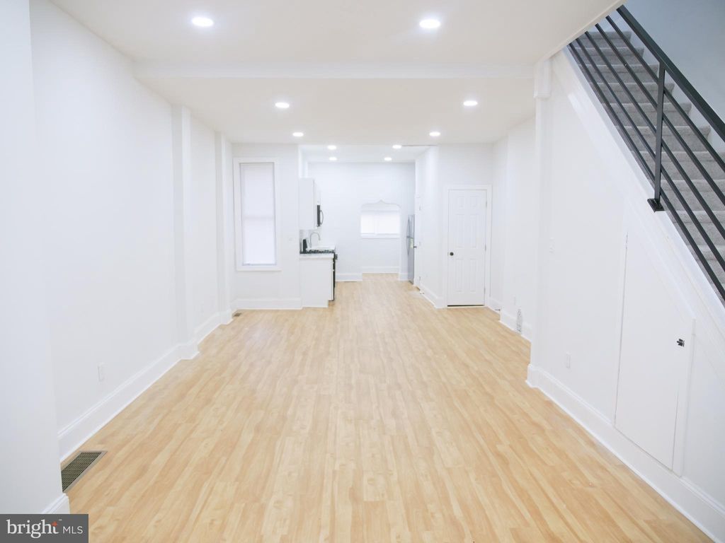 listing image 0