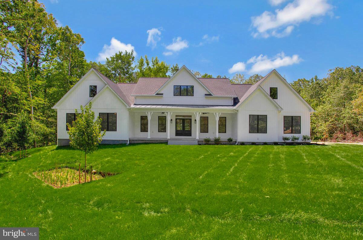 Absolutely stunning custom build home. 5 bedrooms and 5 baths. Custom kitchen with under cabinet lighting, custom pantry, recessed lighting, upgraded appliances, waterfall island, pot filler
**Price is for HOME ONLY. **