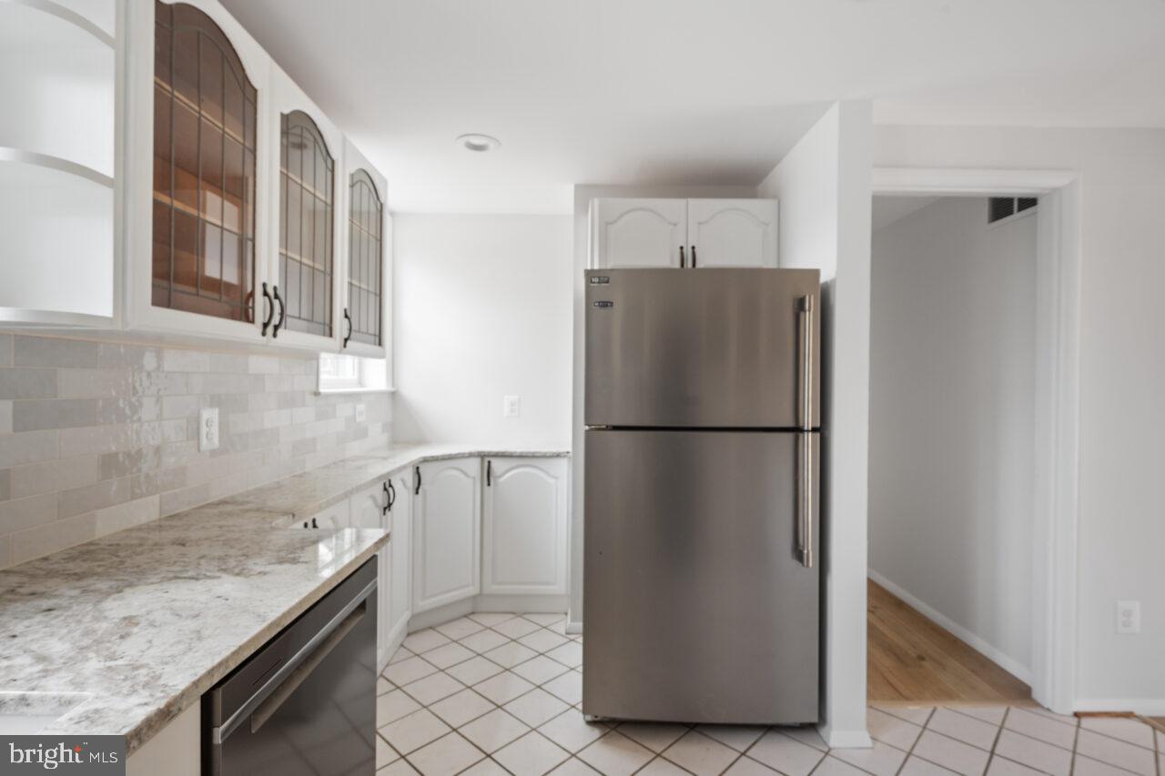 WAYNEWOOD - Residential Lease