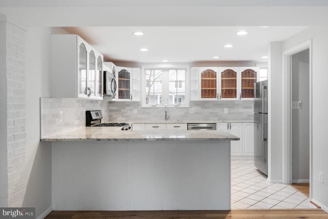 WAYNEWOOD - Residential Lease