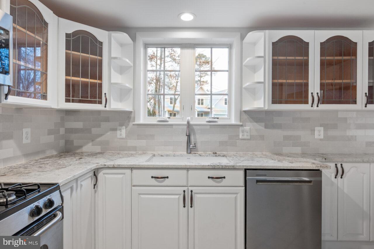 WAYNEWOOD - Residential Lease