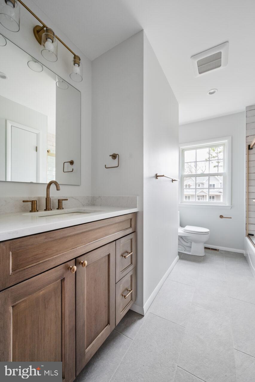 WAYNEWOOD - Residential Lease