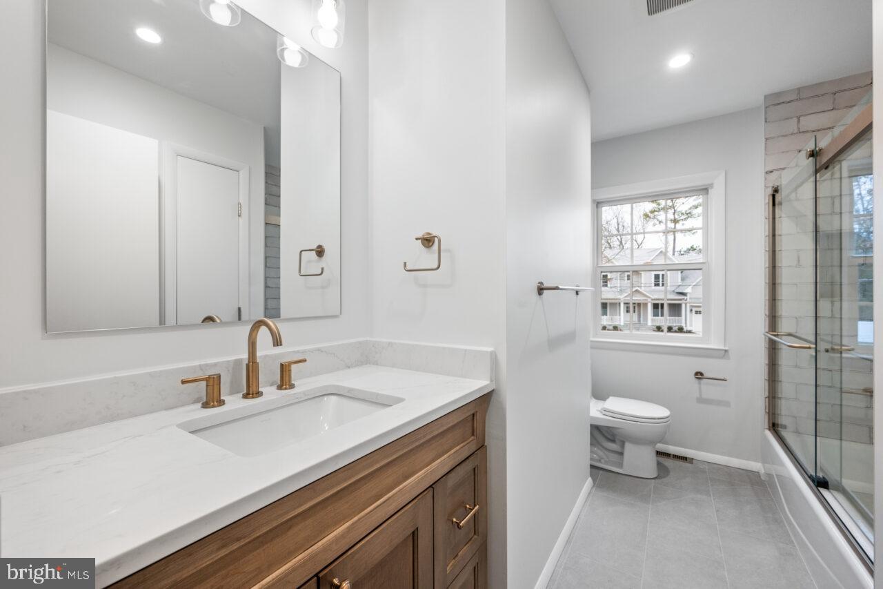 WAYNEWOOD - Residential Lease