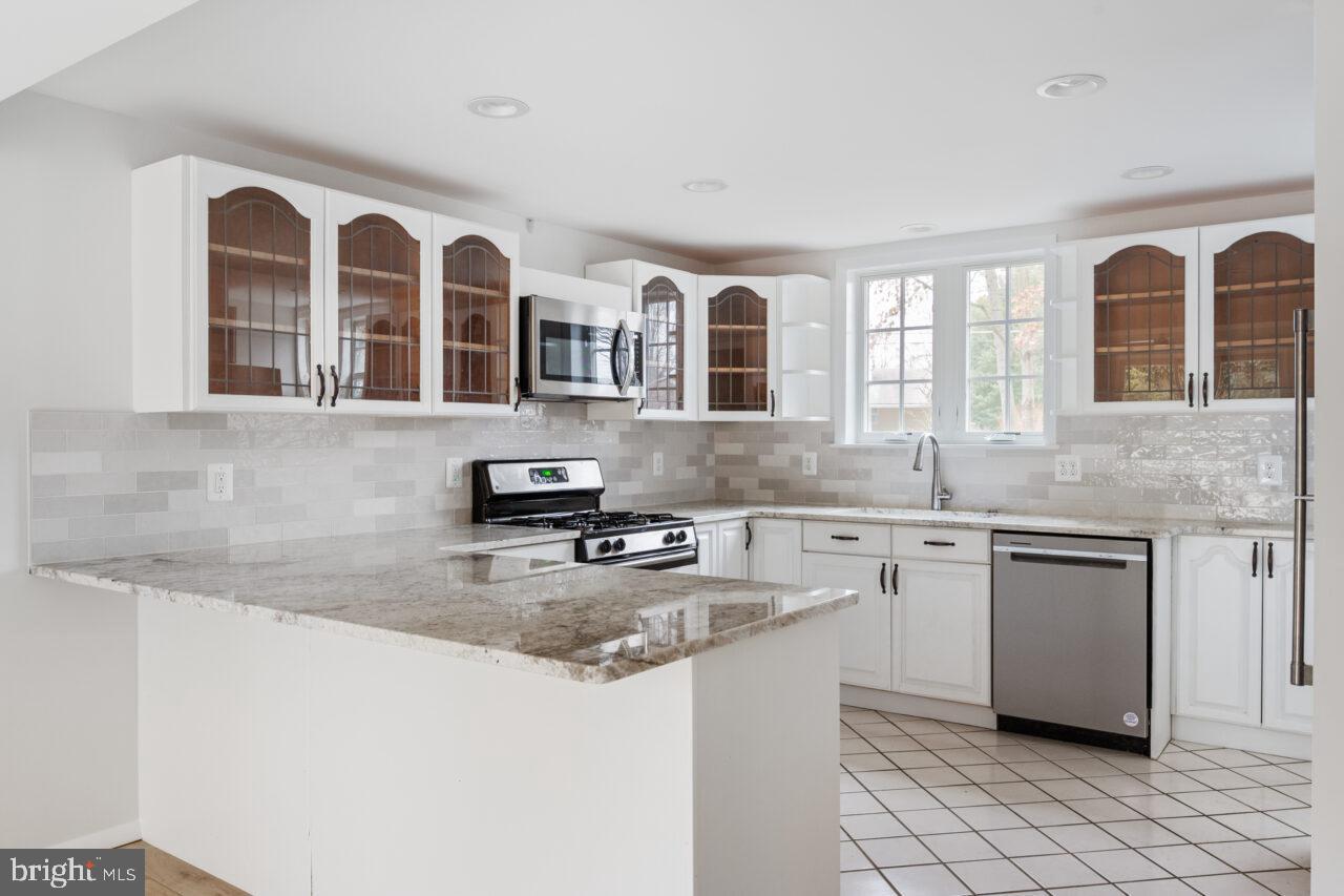 WAYNEWOOD - Residential Lease