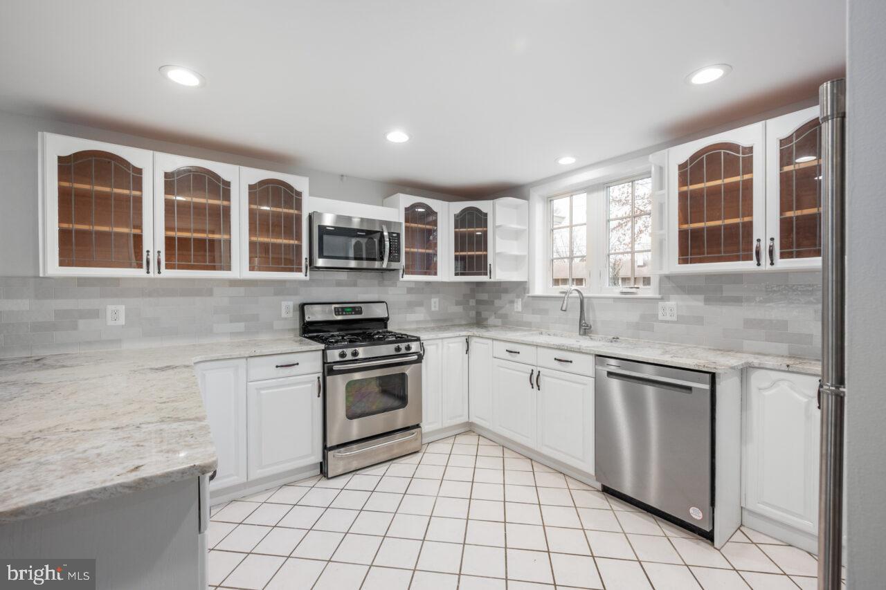 WAYNEWOOD - Residential Lease