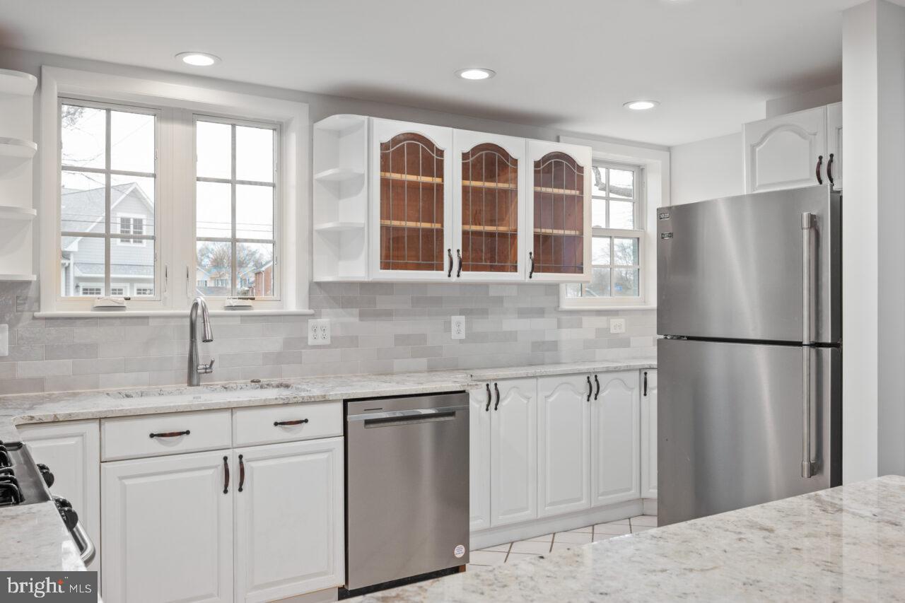 WAYNEWOOD - Residential Lease