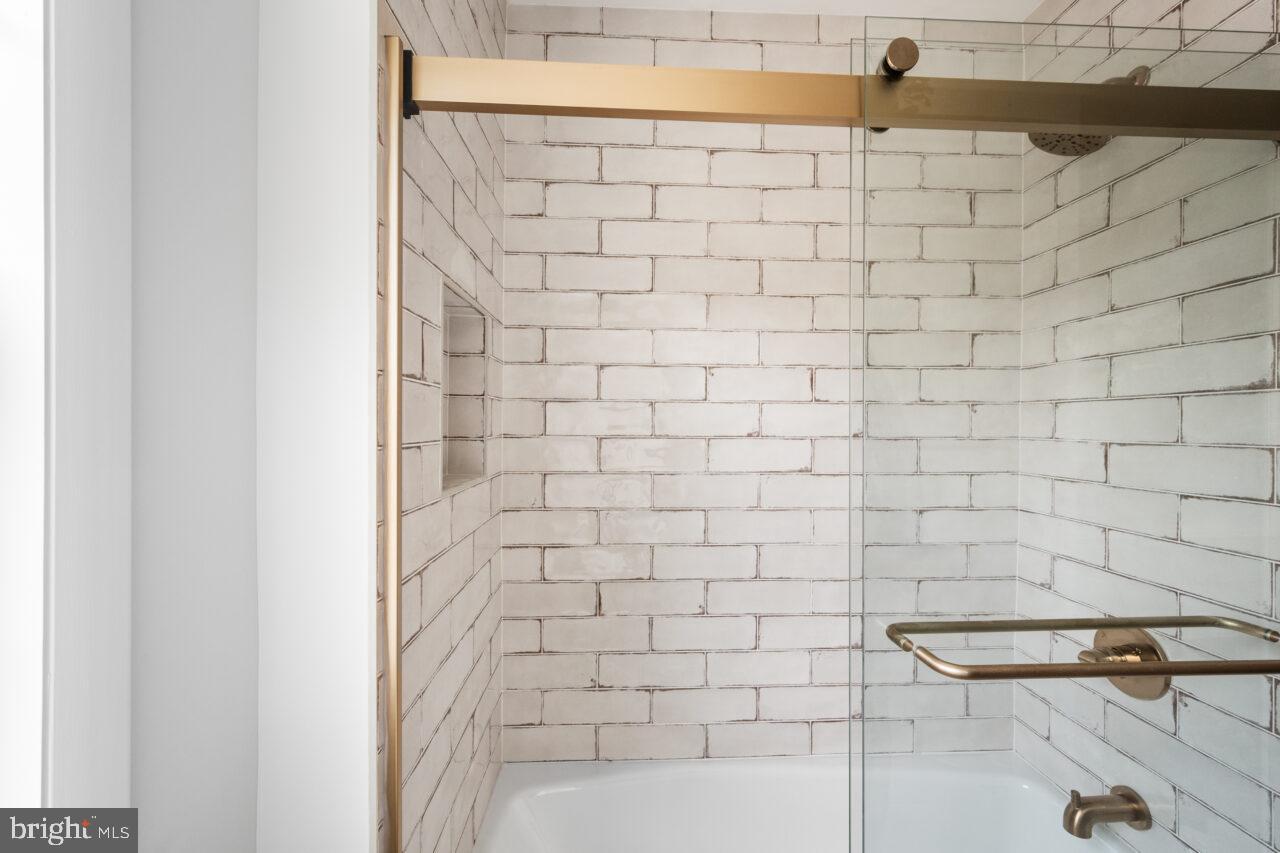 WAYNEWOOD - Residential Lease