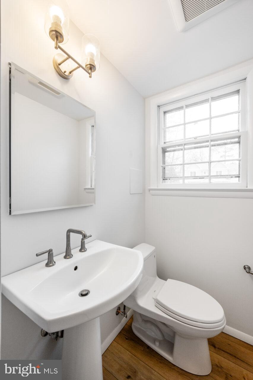 WAYNEWOOD - Residential Lease