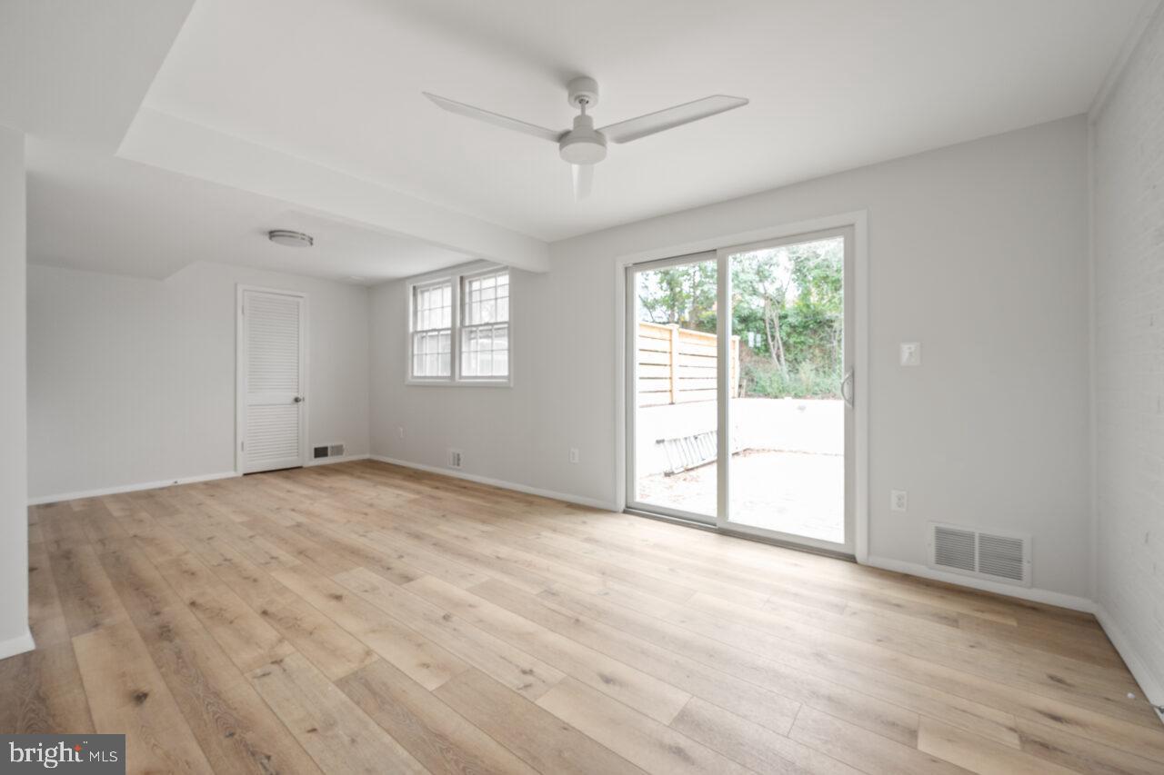 WAYNEWOOD - Residential Lease