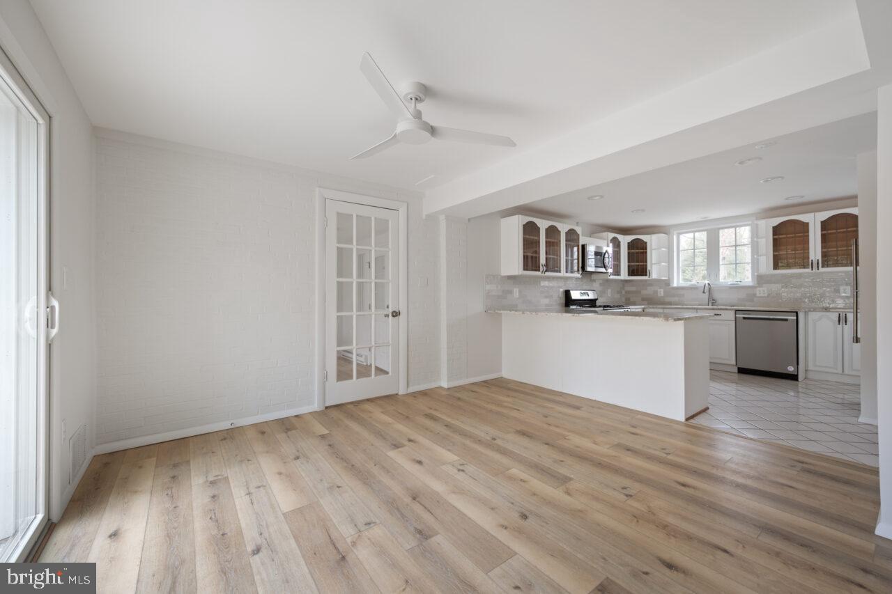 WAYNEWOOD - Residential Lease