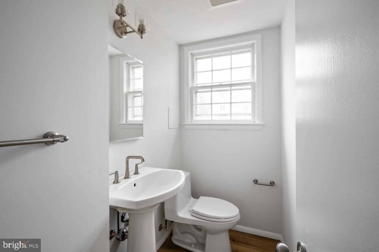 WAYNEWOOD - Residential Lease