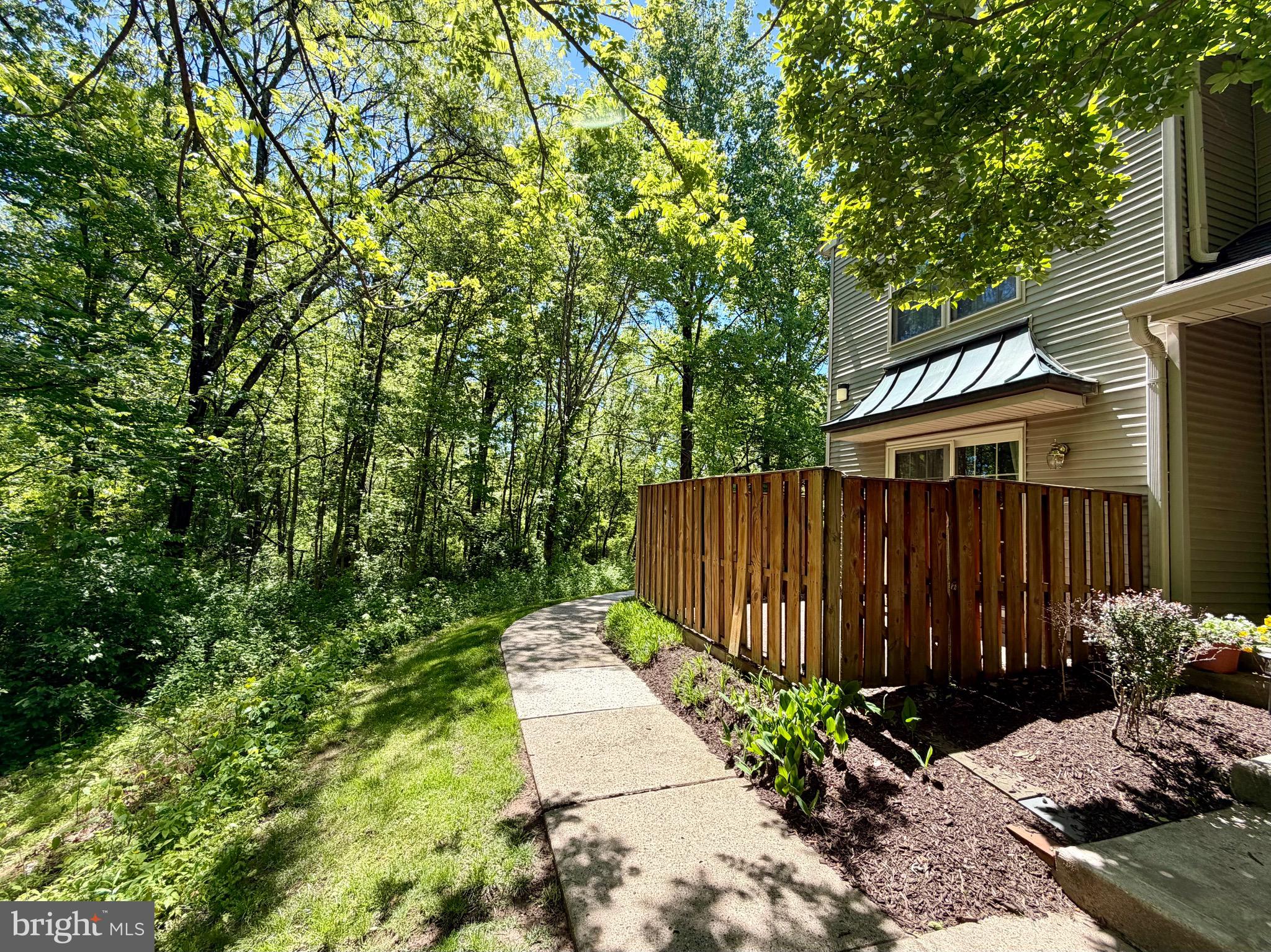 MAKEFIELD GLEN - Residential