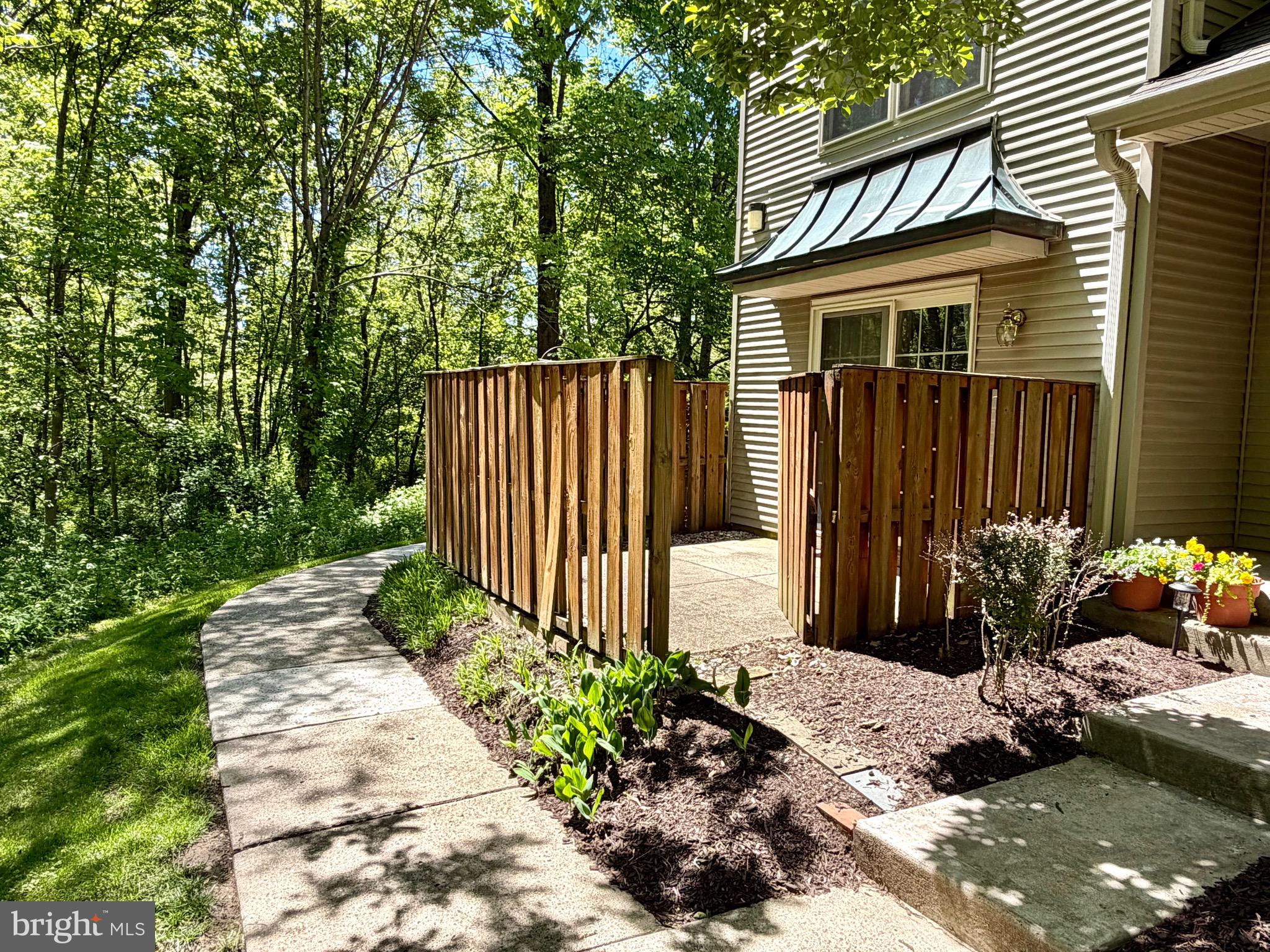 MAKEFIELD GLEN - Residential