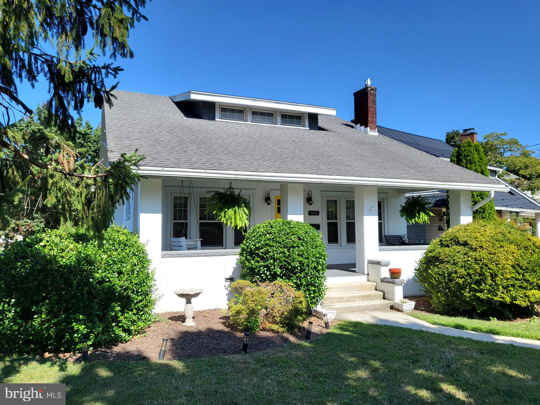 555 HIGHLAND WAY