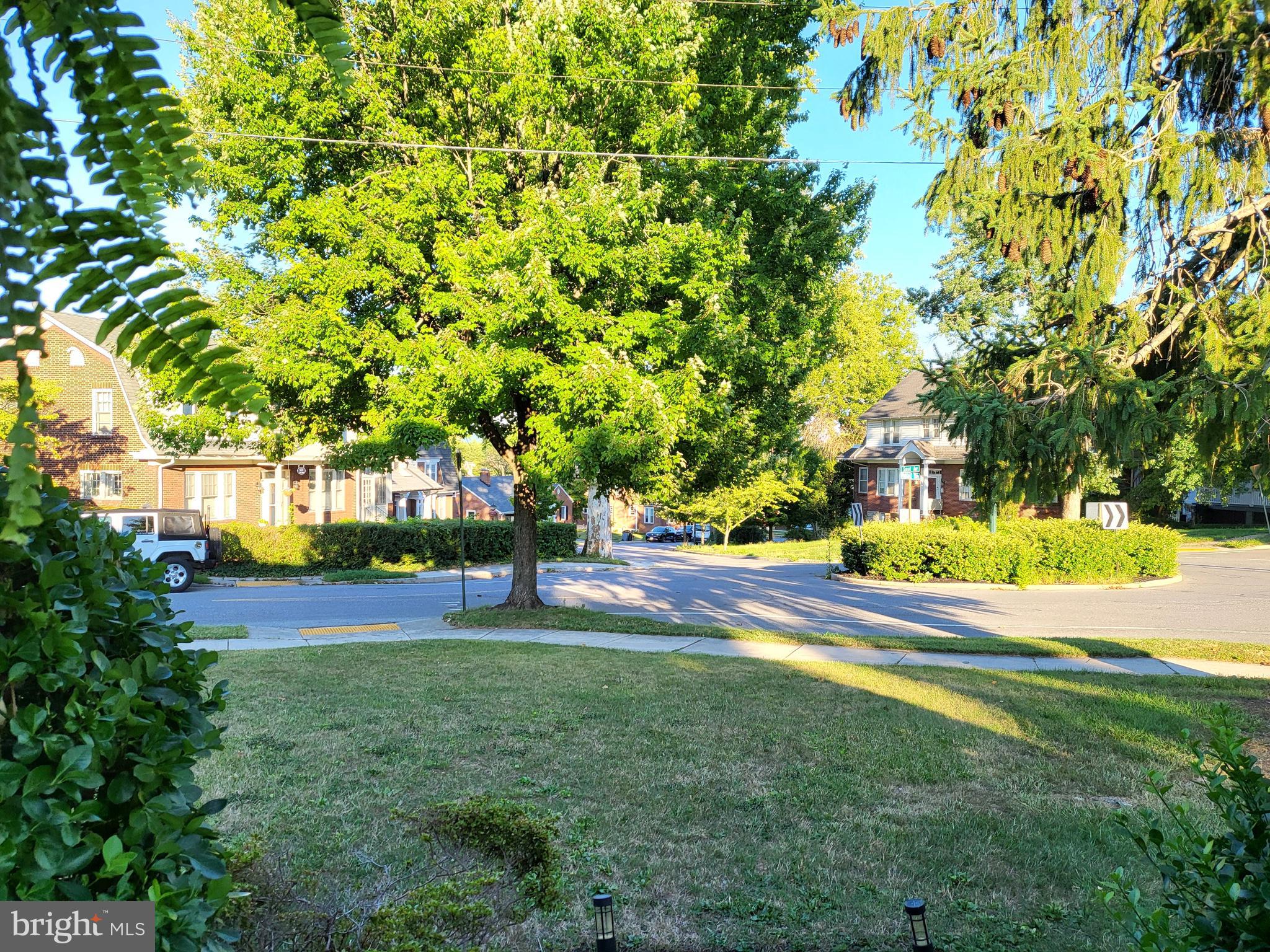 555 HIGHLAND WAY