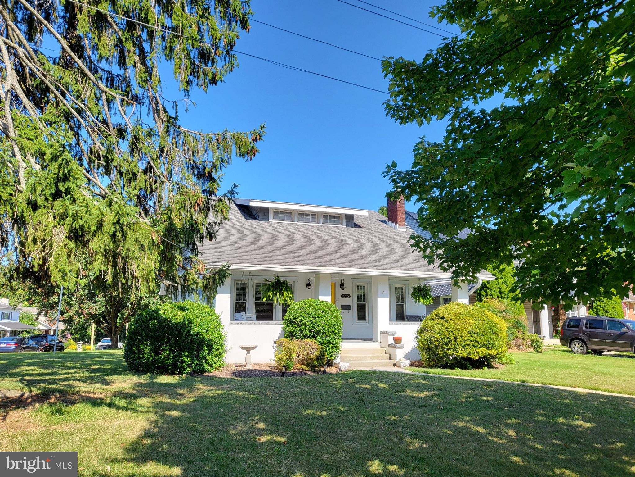 555 HIGHLAND WAY