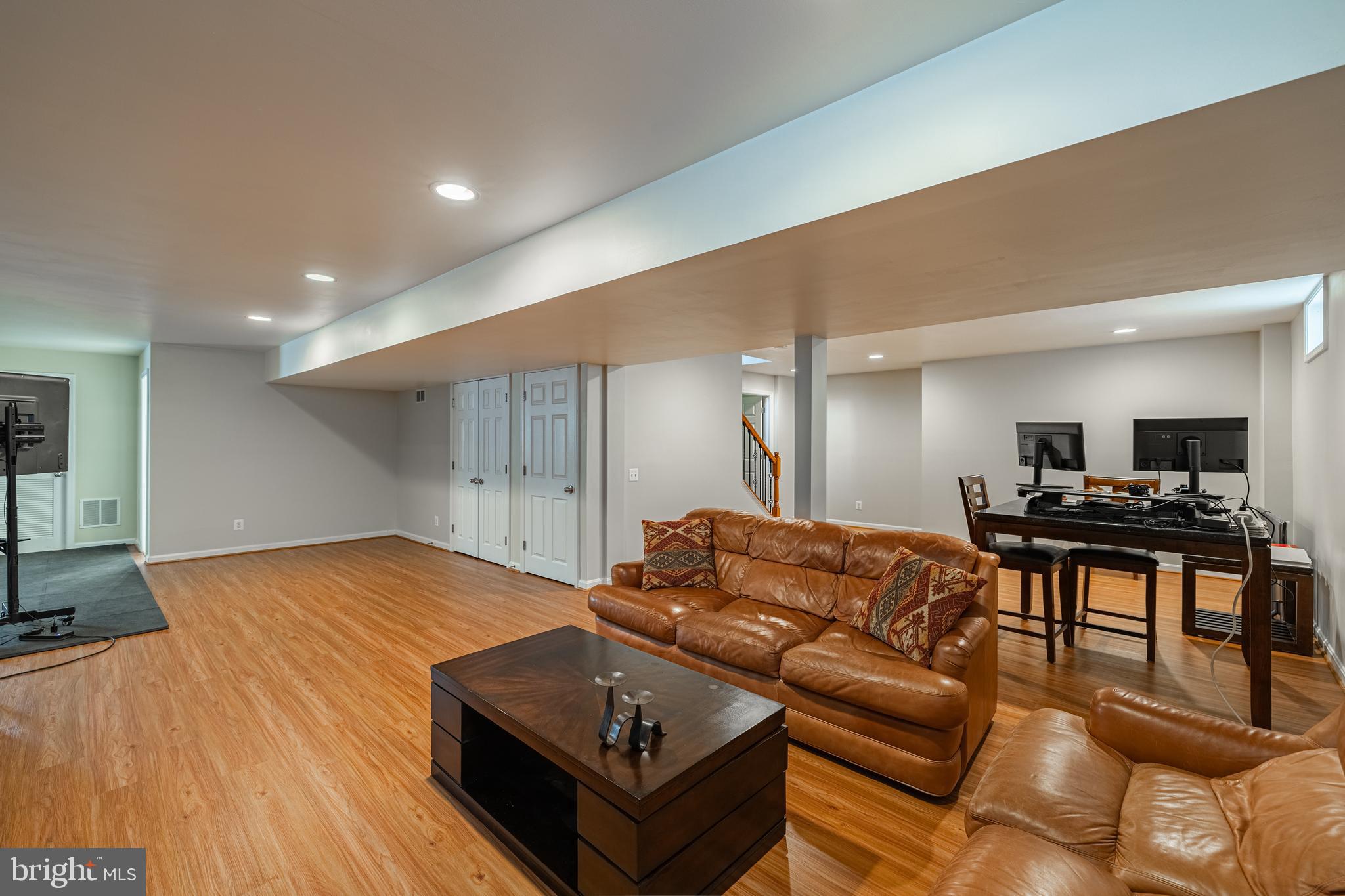 LAUREL HILL - Residential