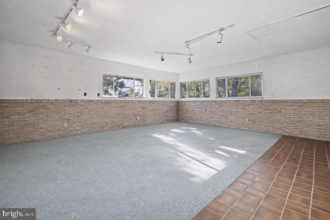 MONTFORD GLEN - Residential