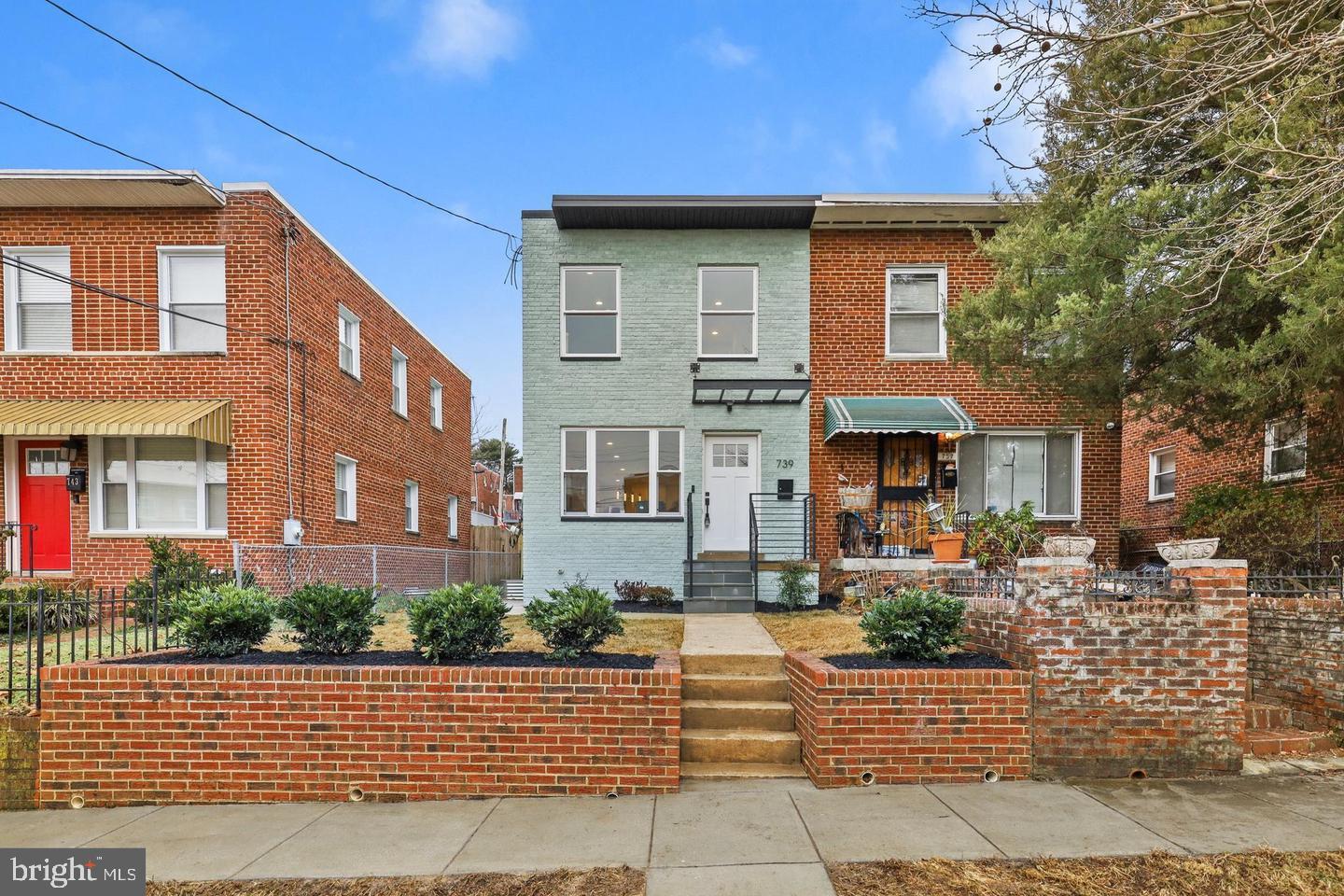 739 KENNEDY STREET NE