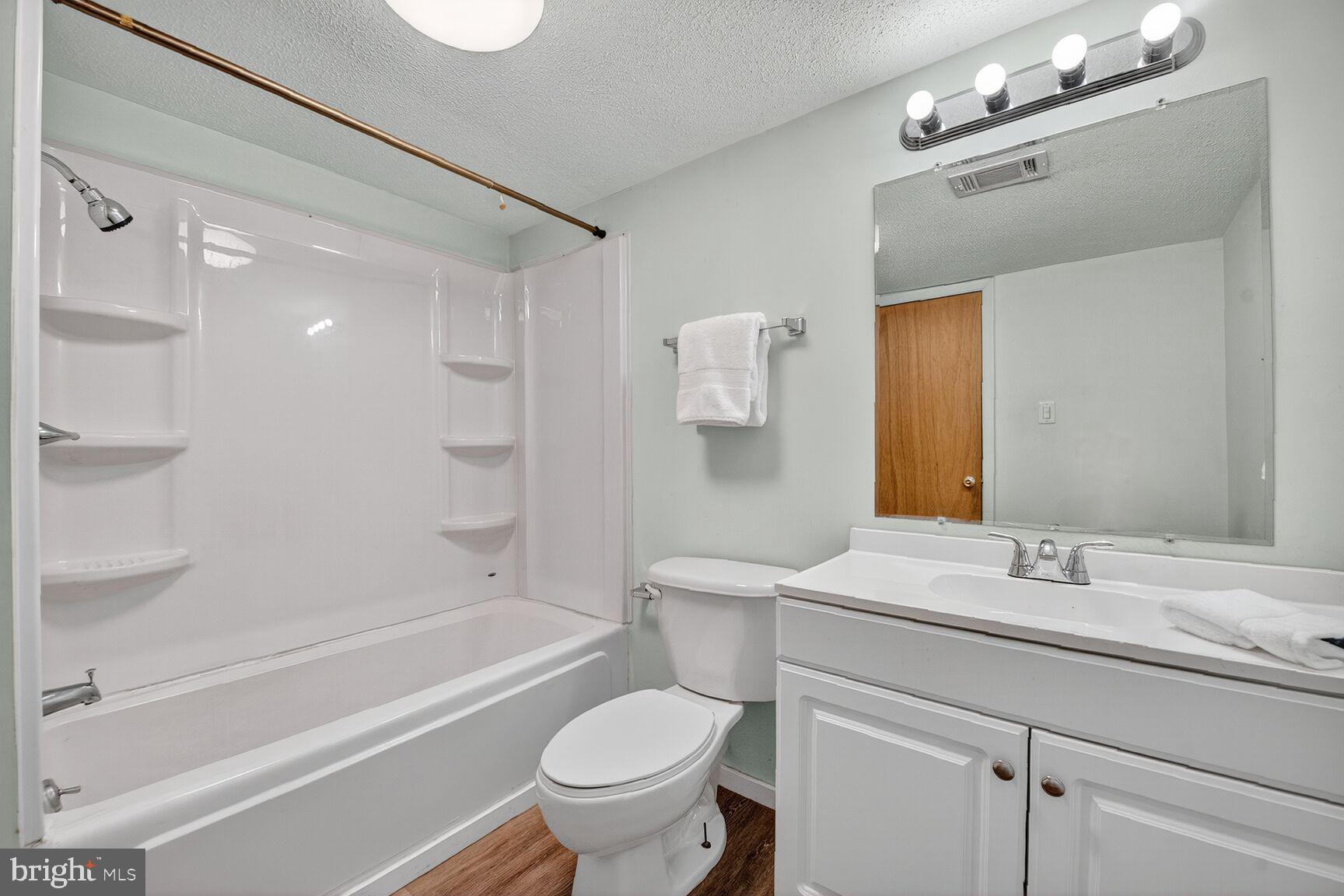 SEQUOIA FARMS - Residential Lease