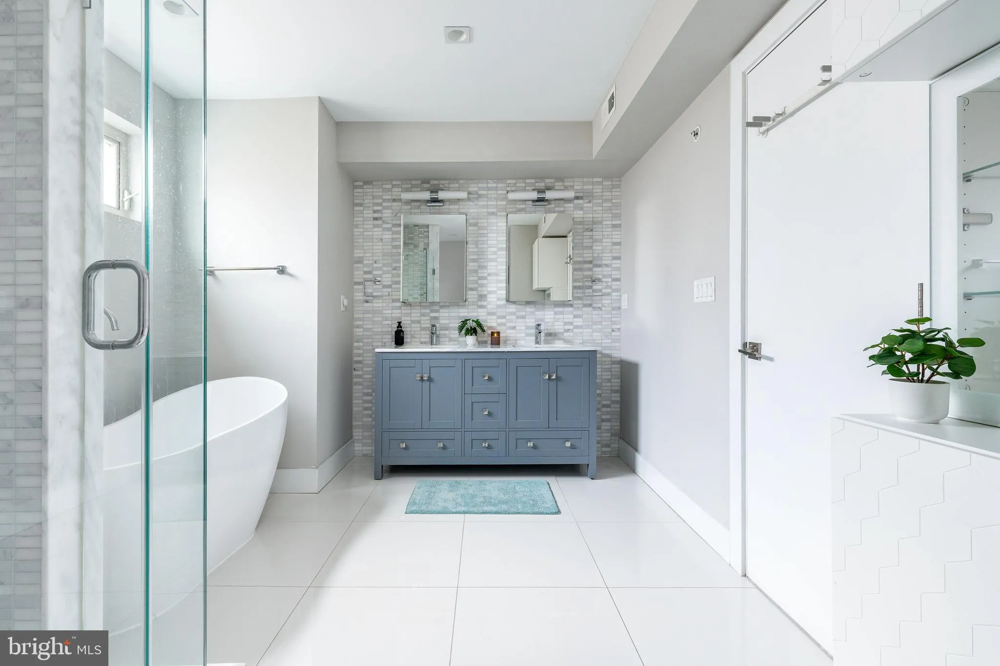 Philadelphia, Pennsylvania 19130, United States, 3 Bedrooms Bedrooms, ,3 BathroomsBathrooms,Residential,Coming Soon,142824