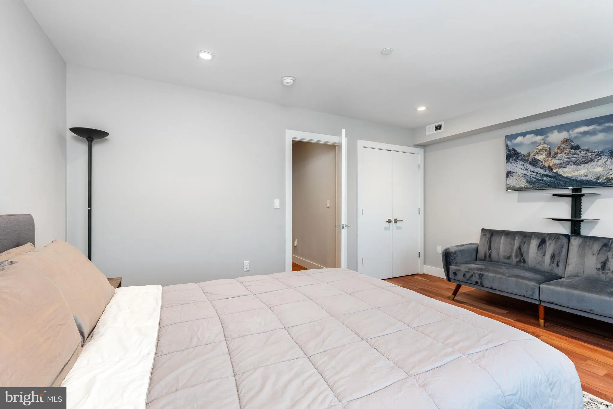 Philadelphia, Pennsylvania 19130, United States, 3 Bedrooms Bedrooms, ,3 BathroomsBathrooms,Residential,Coming Soon,142824