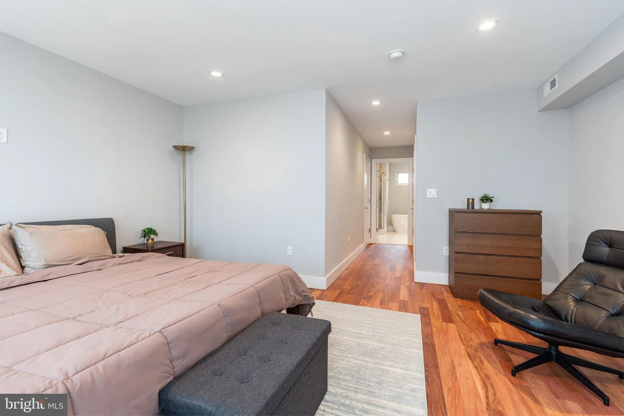 Philadelphia, Pennsylvania 19130, United States, 3 Bedrooms Bedrooms, ,3 BathroomsBathrooms,Residential,Coming Soon,142824