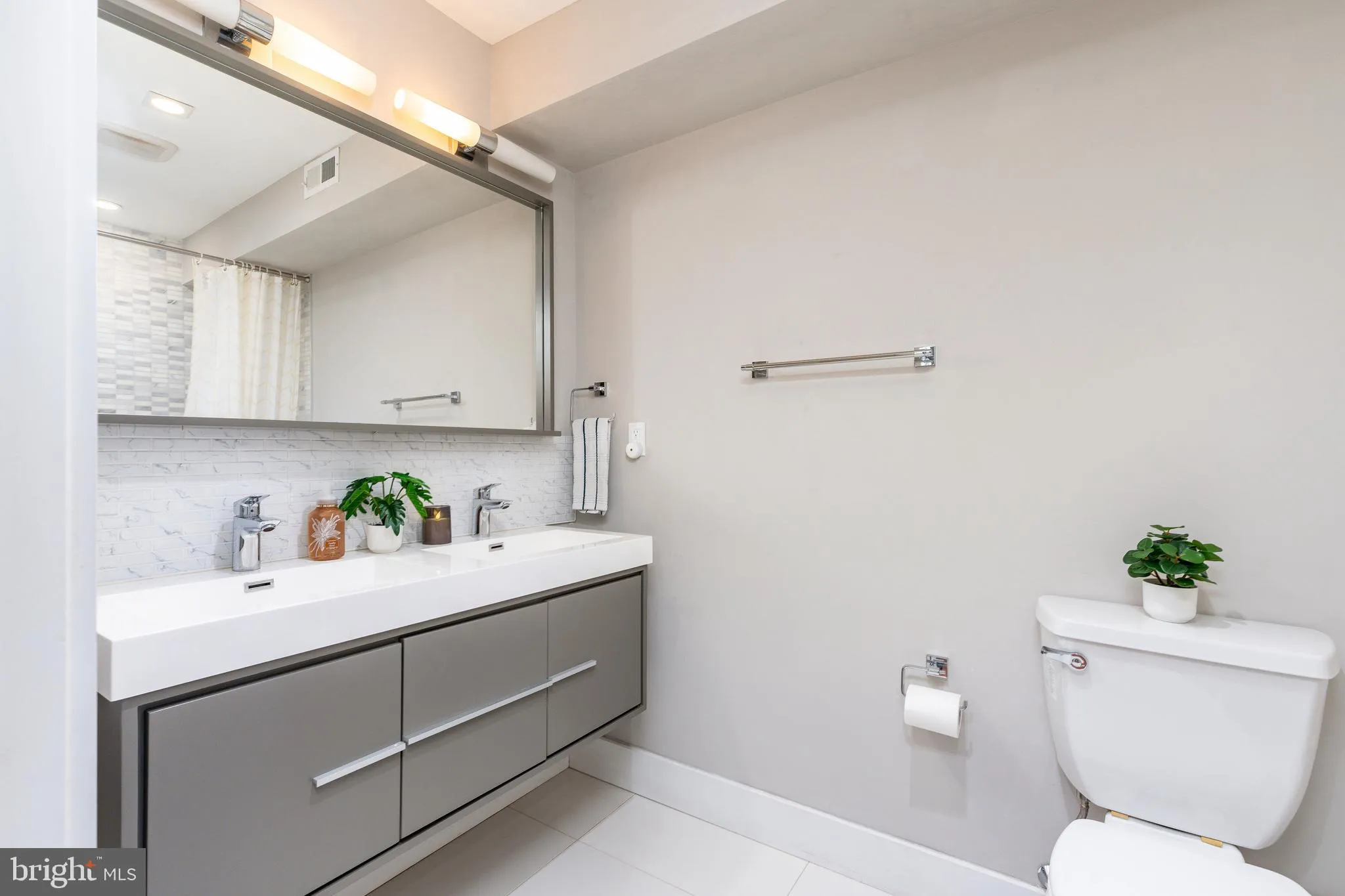 Philadelphia, Pennsylvania 19130, United States, 3 Bedrooms Bedrooms, ,3 BathroomsBathrooms,Residential,Coming Soon,142824